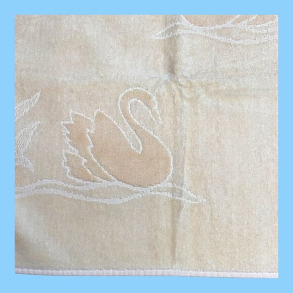 Vintage Cream Cotton Bath Towels Elegant Swan 3D Pattern Set Of 2 Granny Core - Picture 1 of 5